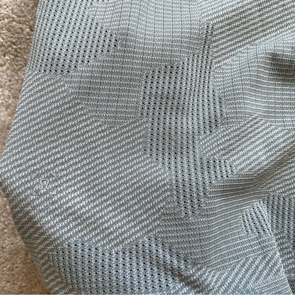 LULULEMON MENS PERFORATED LONG SLEEVE SHIRT SIZE MEDIUM ACTIVE WORKOUT - Picture 3 of 6